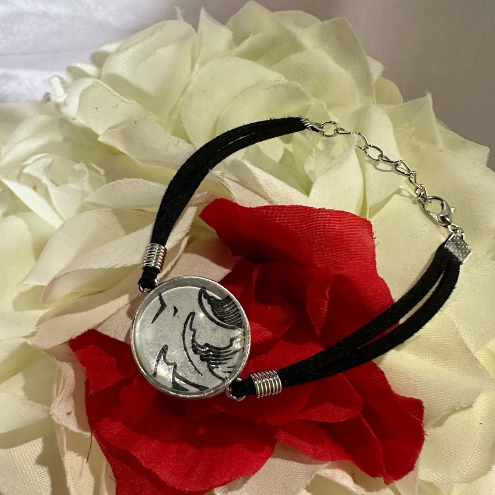 Elegant Black and Silver Bracelet